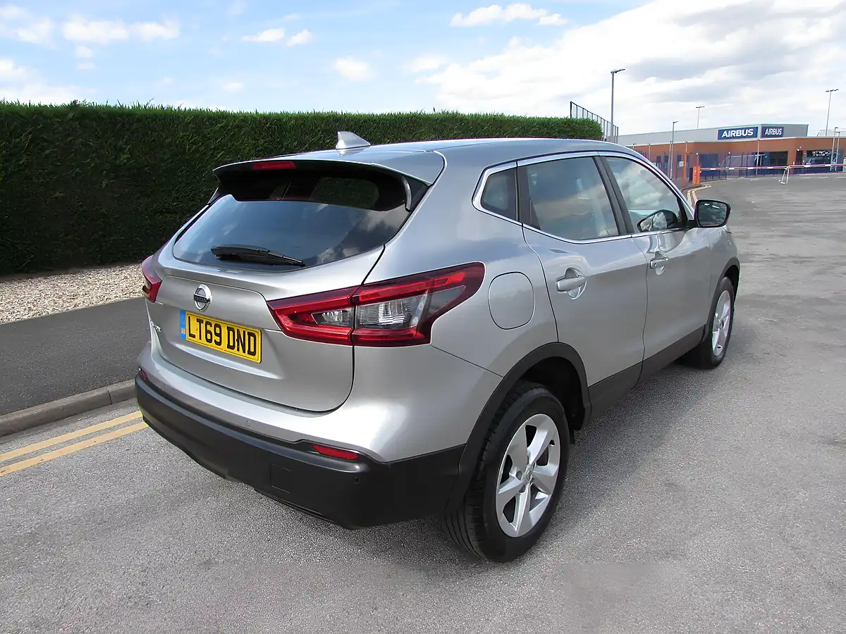 Used 2019 Nissan Qashqai Acenta Premium Silver - Interior and Exterior details 4
