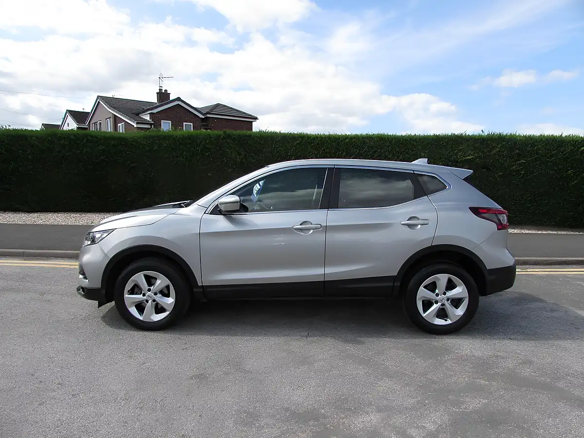 Used 2019 Nissan Qashqai Acenta Premium Silver - Interior and Exterior details 5