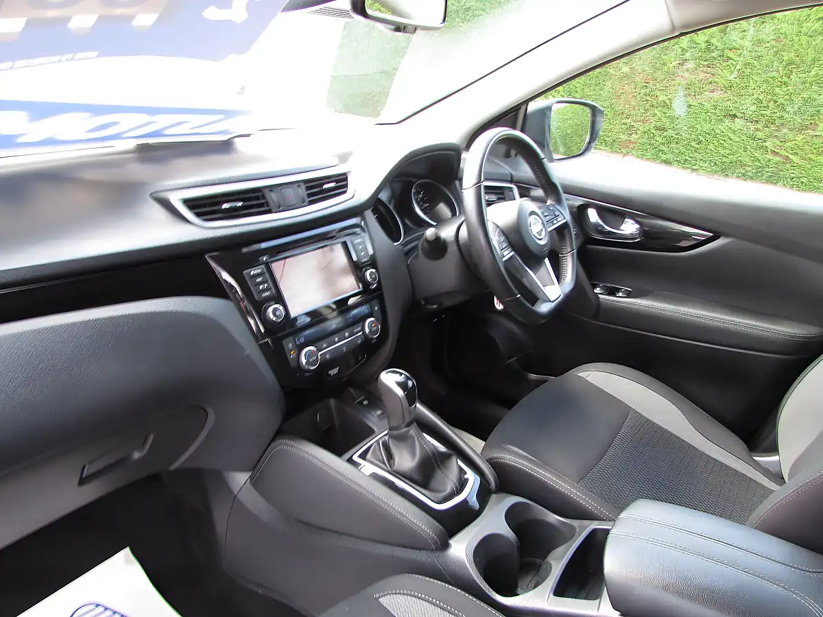 Used 2019 Nissan Qashqai Acenta Premium Silver - Interior and Exterior details 7