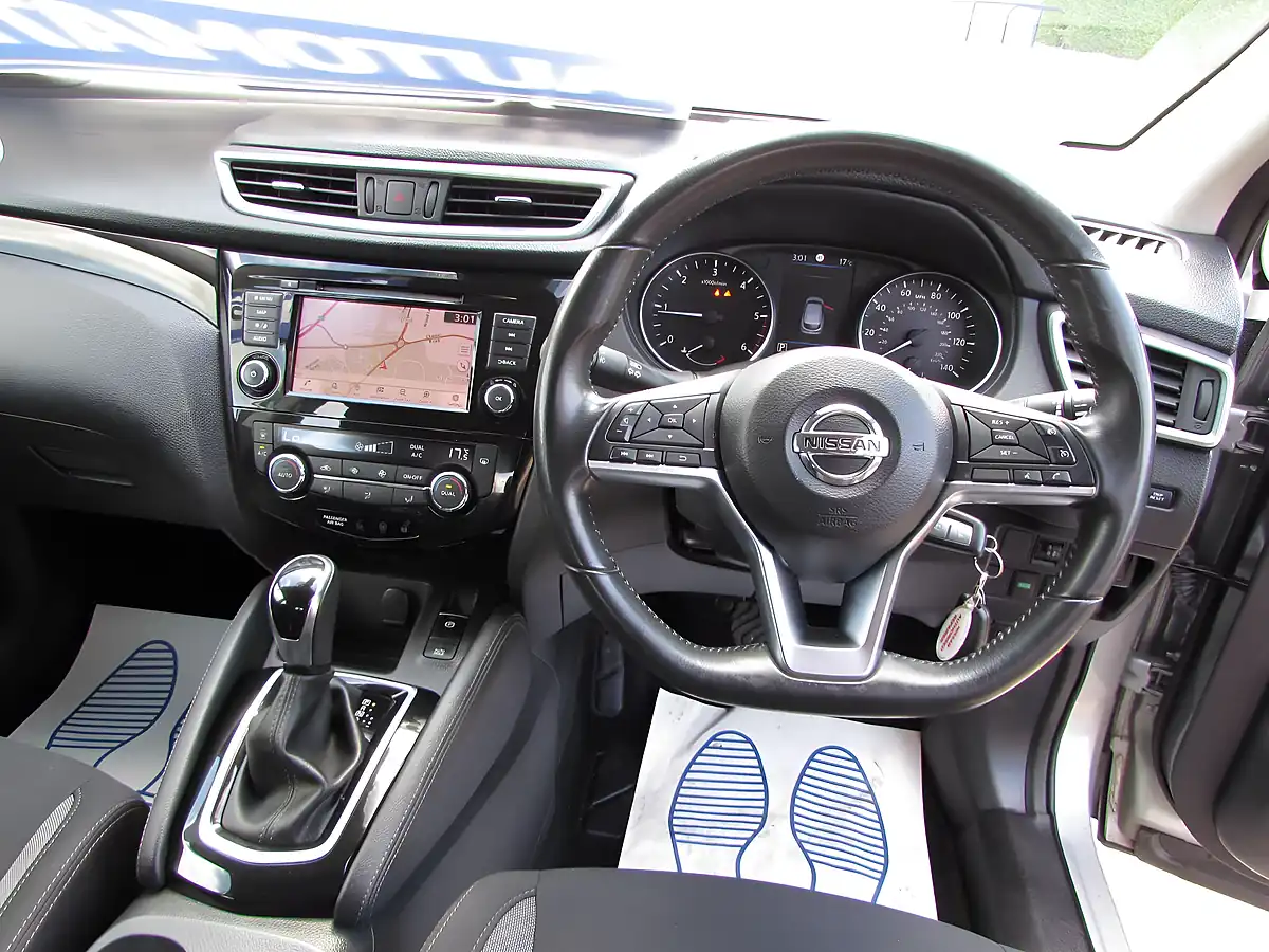Used 2019 Nissan Qashqai Acenta Premium Silver - Interior and Exterior details 8