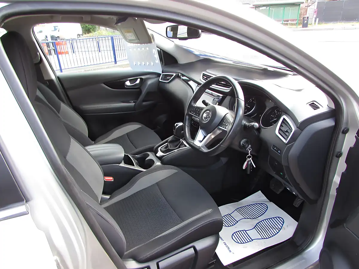 Used 2019 Nissan Qashqai Acenta Premium Silver - Interior and Exterior details 9