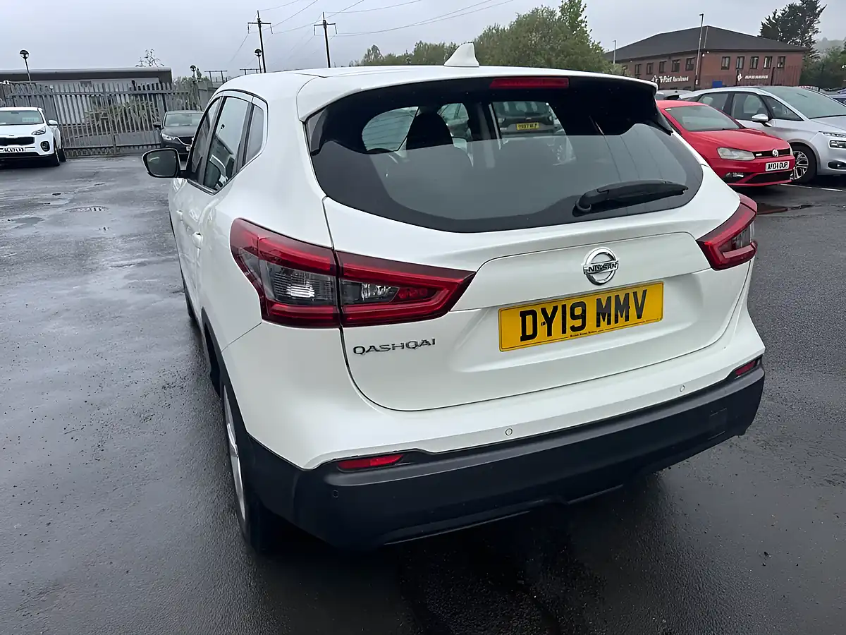 Used 2019 Nissan Qashqai Acenta Premium White - Interior and Exterior details 15