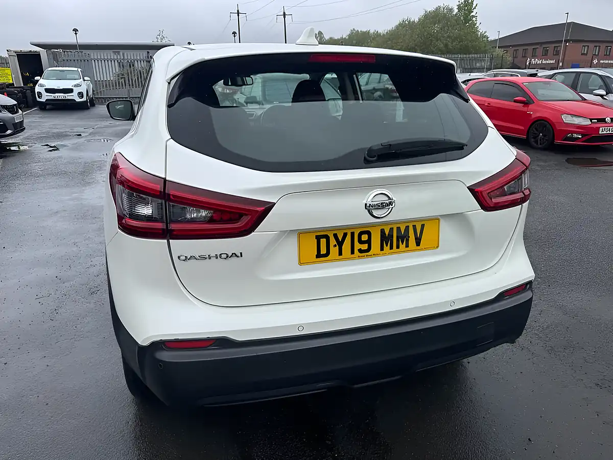 Used 2019 Nissan Qashqai Acenta Premium White - Interior and Exterior details 16