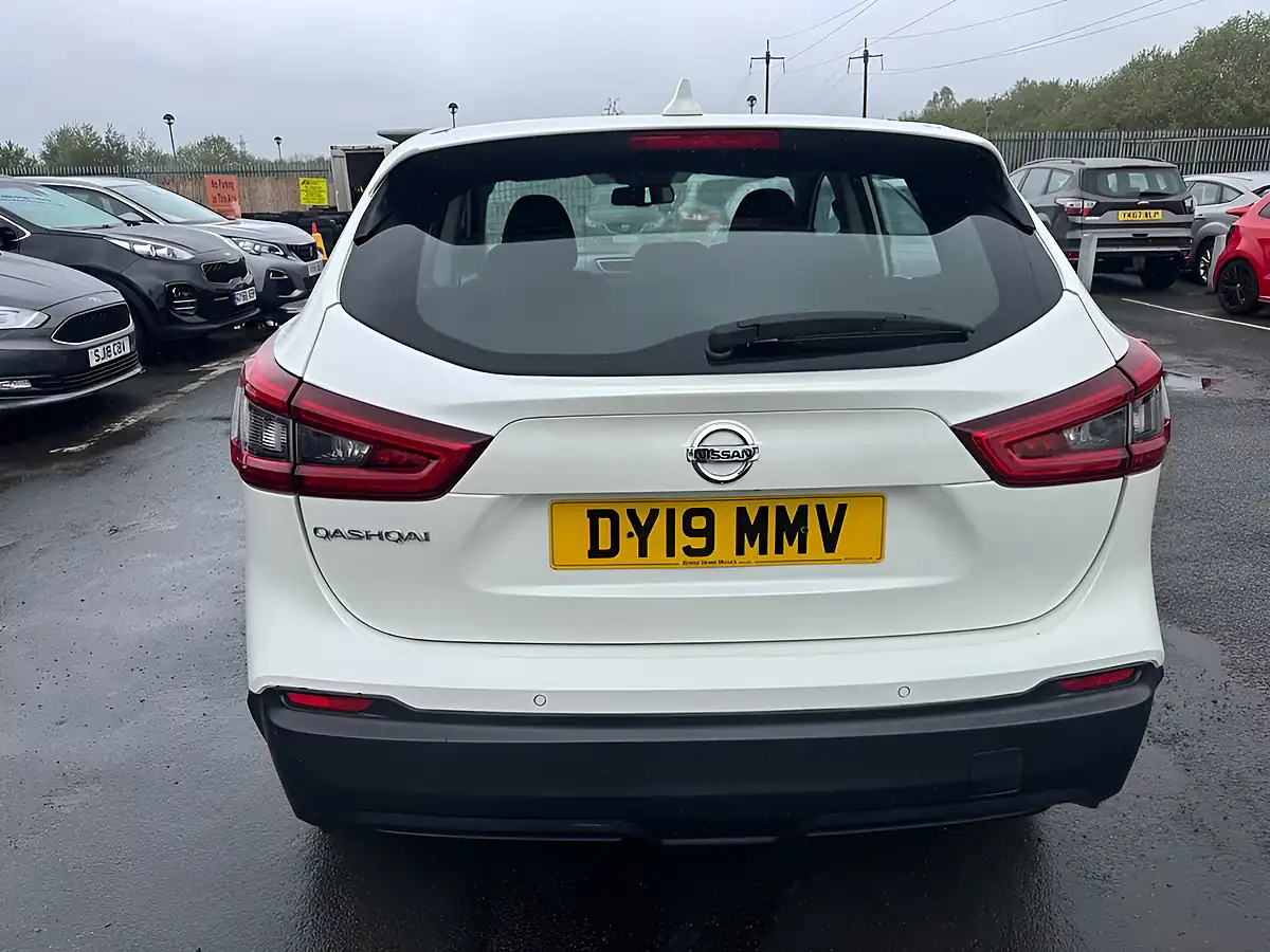 Used 2019 Nissan Qashqai Acenta Premium White - Interior and Exterior details 17