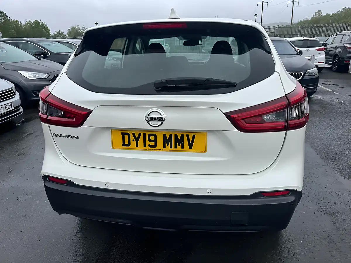 Used 2019 Nissan Qashqai Acenta Premium White - Interior and Exterior details 18