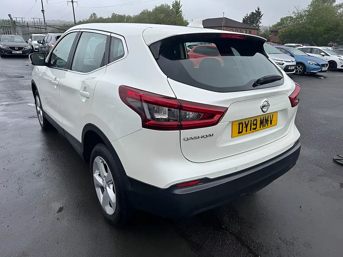 Used 2019 Nissan Qashqai Acenta Premium White - Interior and Exterior details 3