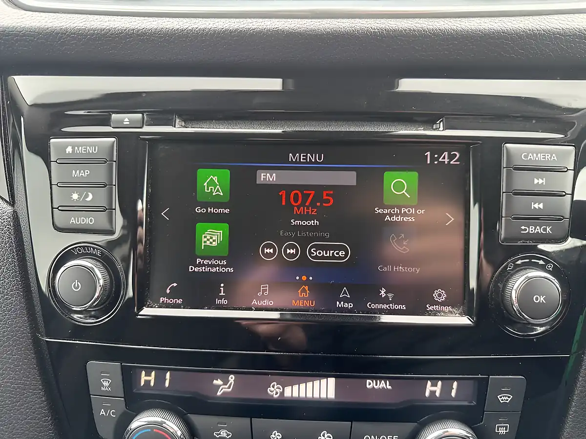 Used 2019 Nissan Qashqai Acenta Premium White - Interior and Exterior details 6