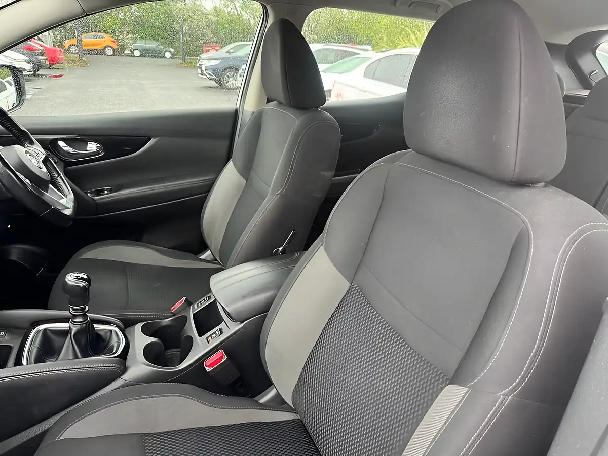 Used 2019 Nissan Qashqai Acenta Premium White - Interior and Exterior details 7