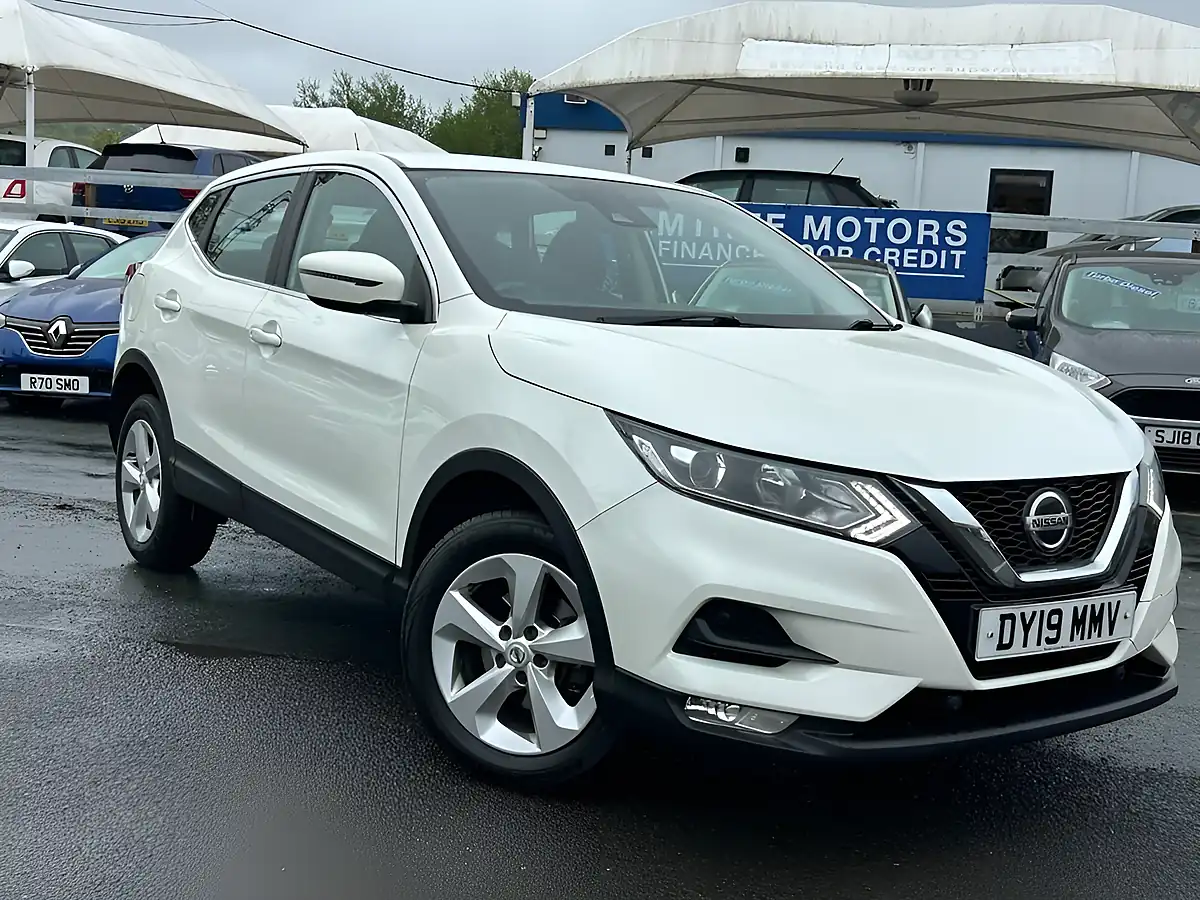 Used 2019 Nissan Qashqai Acenta Premium White - Interior and Exterior details 8