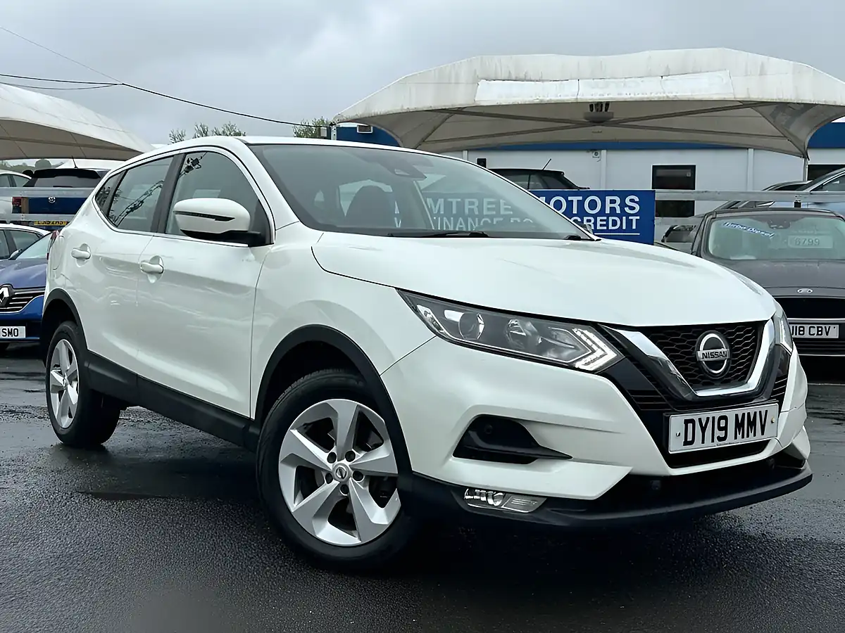 Used 2019 Nissan Qashqai Acenta Premium White - Interior and Exterior details 9