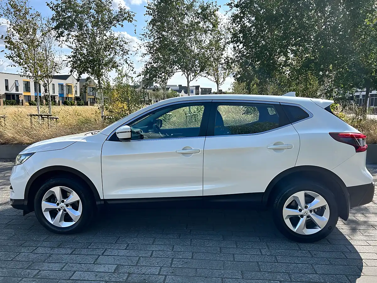 Used 2019 Nissan Qashqai Acenta Premium White - Interior and Exterior details 10