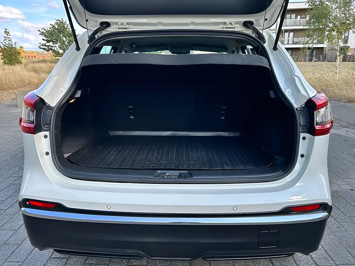 Used 2019 Nissan Qashqai Acenta Premium White - Interior and Exterior details 12