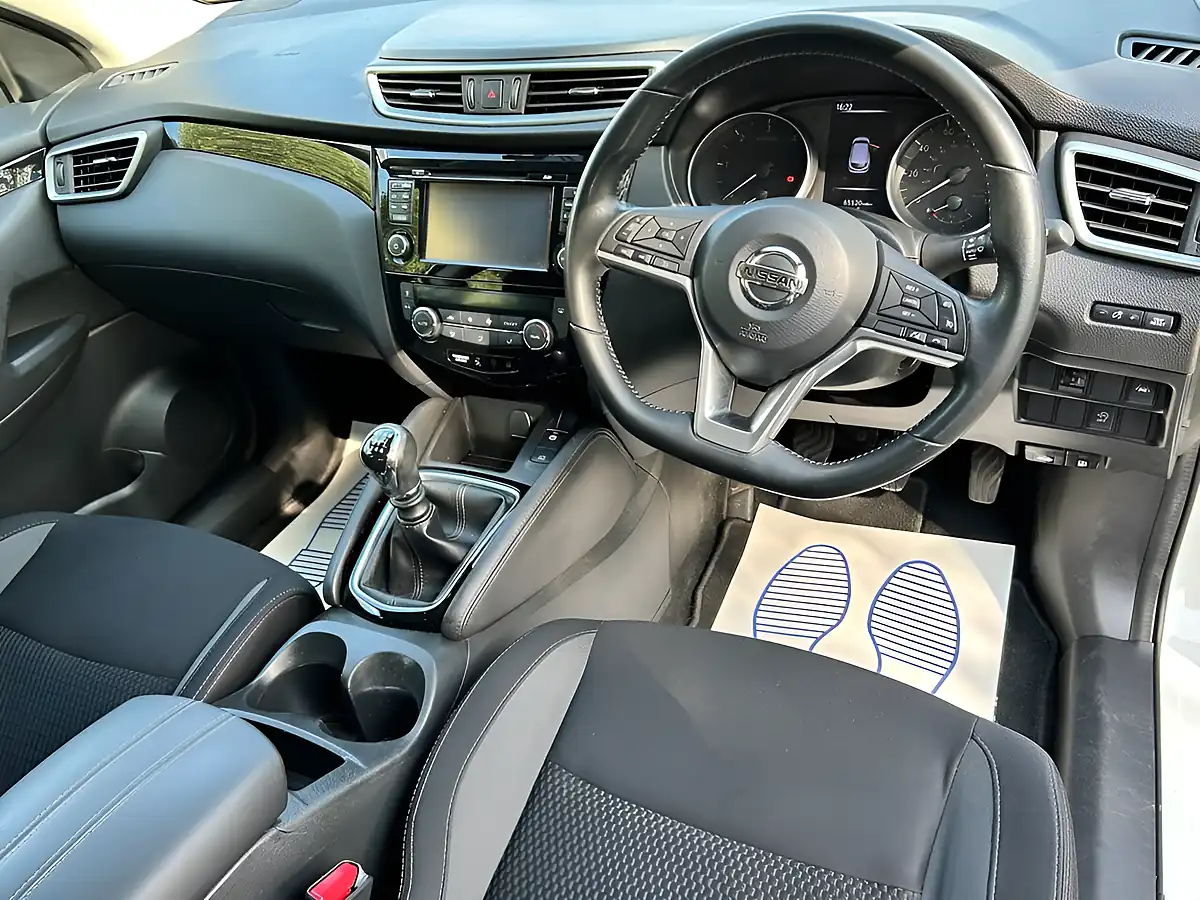 Used 2019 Nissan Qashqai Acenta Premium White - Interior and Exterior details 13