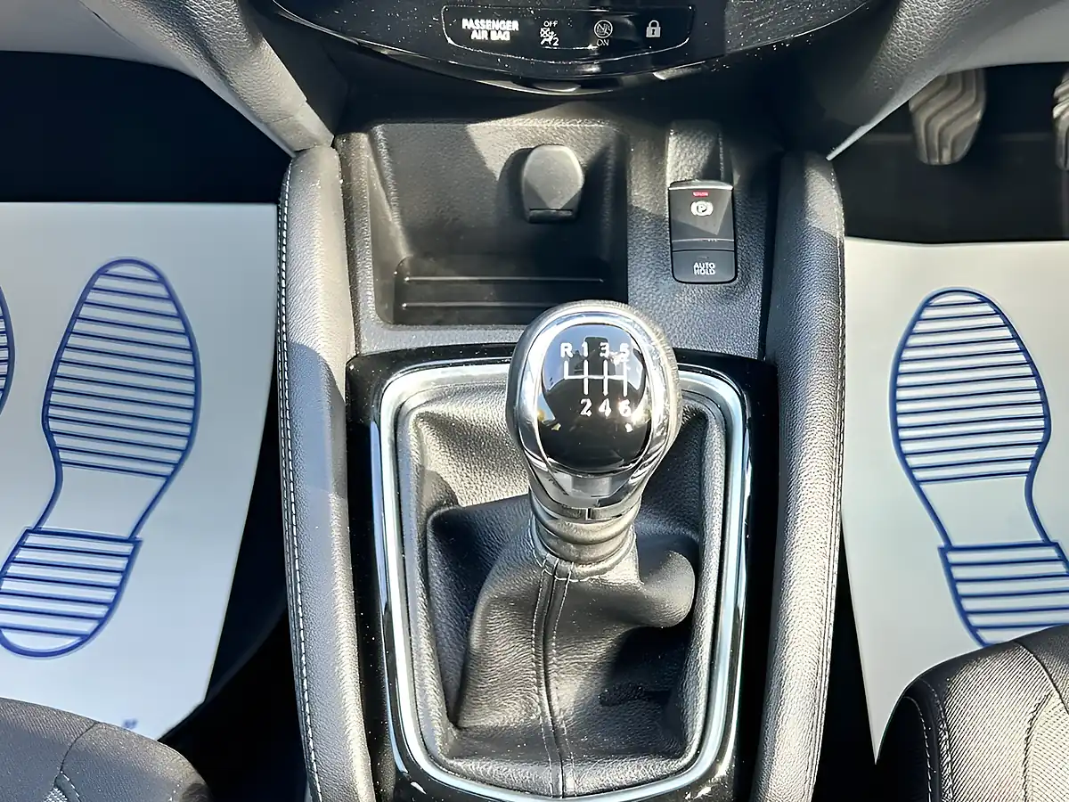 Used 2019 Nissan Qashqai Acenta Premium White - Interior and Exterior details 16