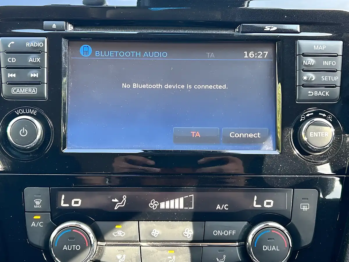Used 2019 Nissan Qashqai Acenta Premium White - Interior and Exterior details 18
