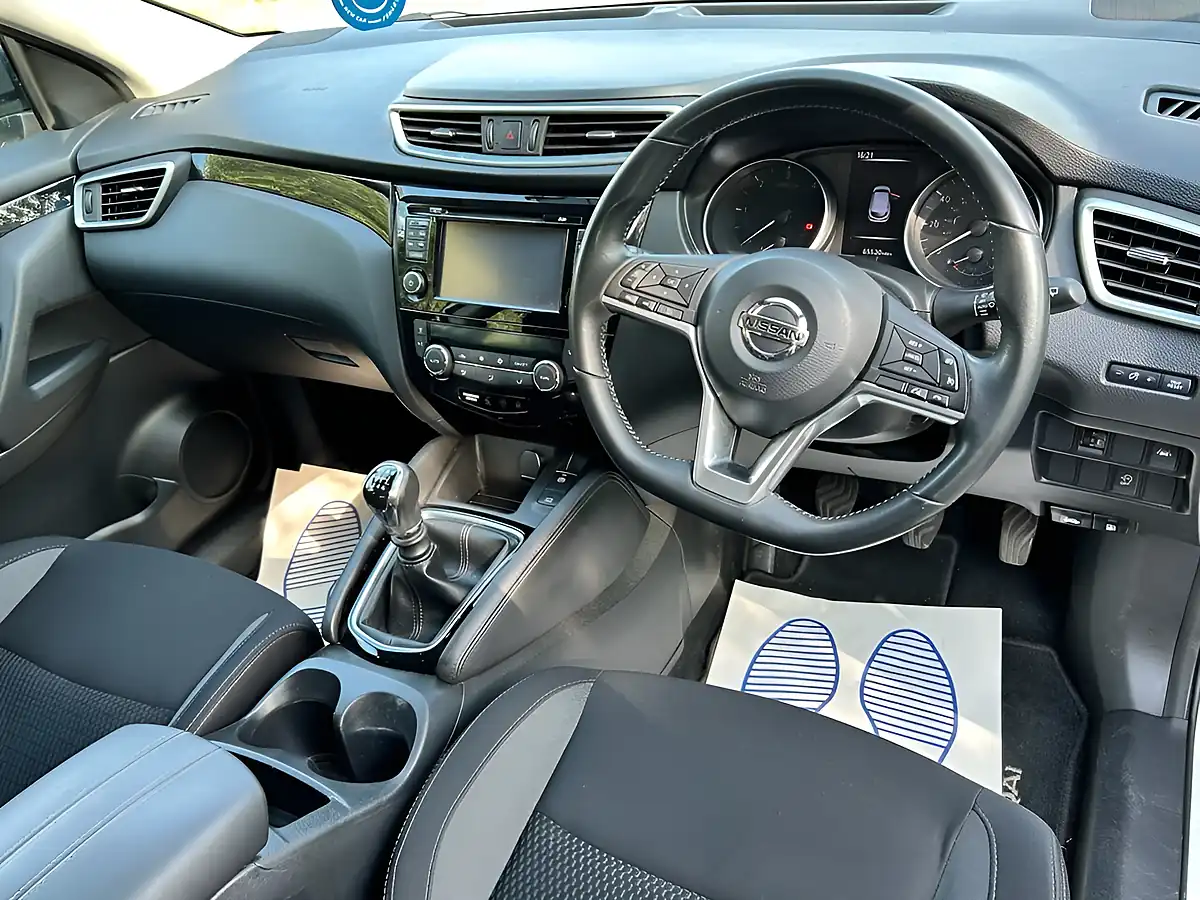 Used 2019 Nissan Qashqai Acenta Premium White - Interior and Exterior details 3
