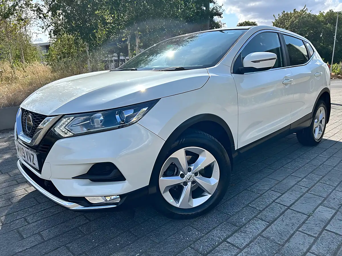 Used 2019 Nissan Qashqai Acenta Premium White - Interior and Exterior details 5