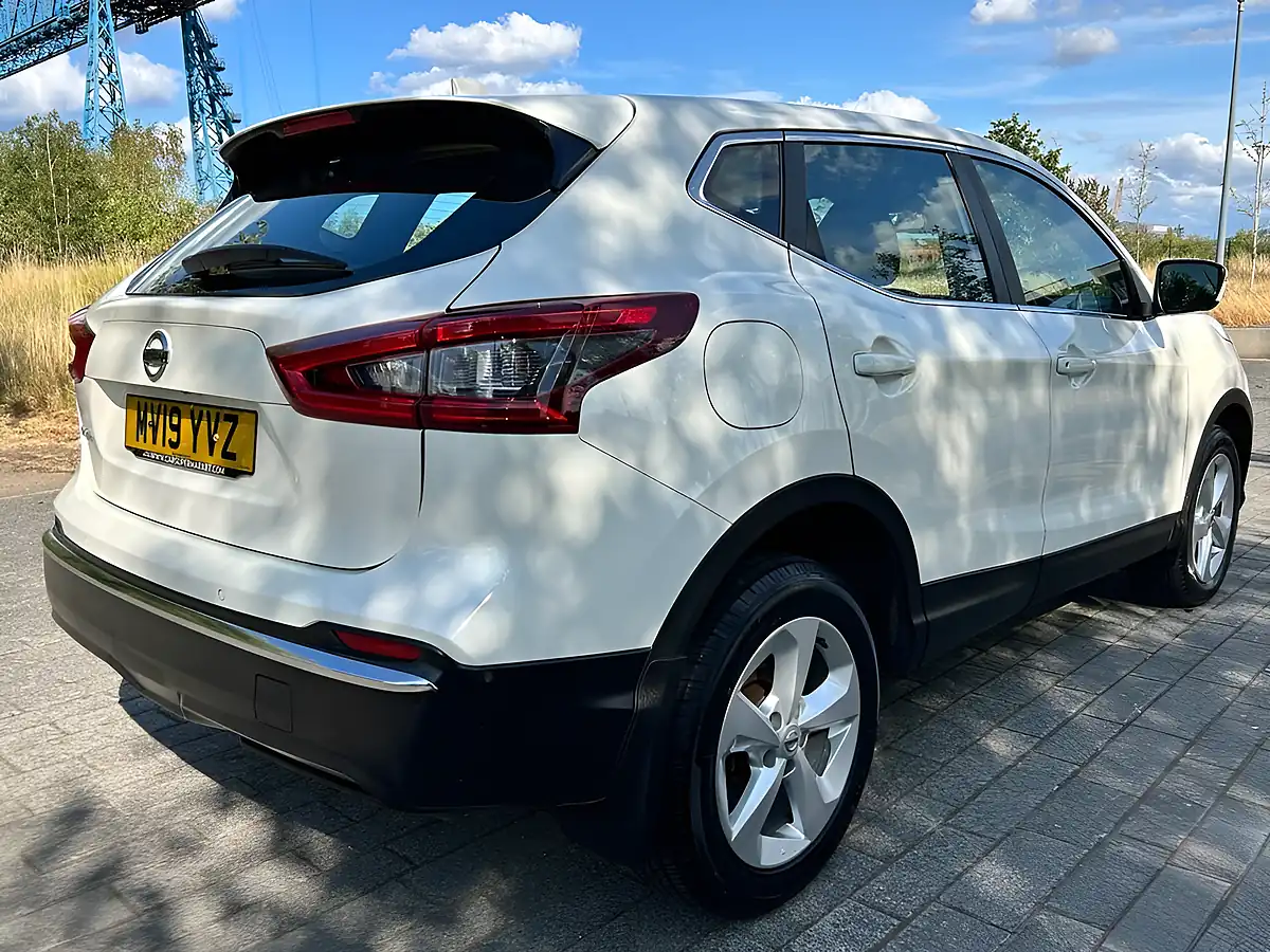 Used 2019 Nissan Qashqai Acenta Premium White - Interior and Exterior details 9