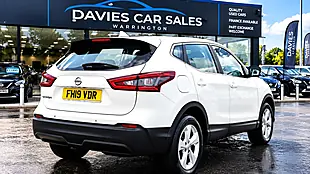 Used 2019 Nissan Qashqai Acenta Premium White - Interior and Exterior details 4