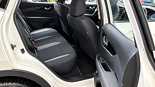 Used 2019 Nissan Qashqai Acenta Premium White - Interior and Exterior details 7