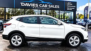 Used 2019 Nissan Qashqai Acenta Premium White - Interior and Exterior details 8