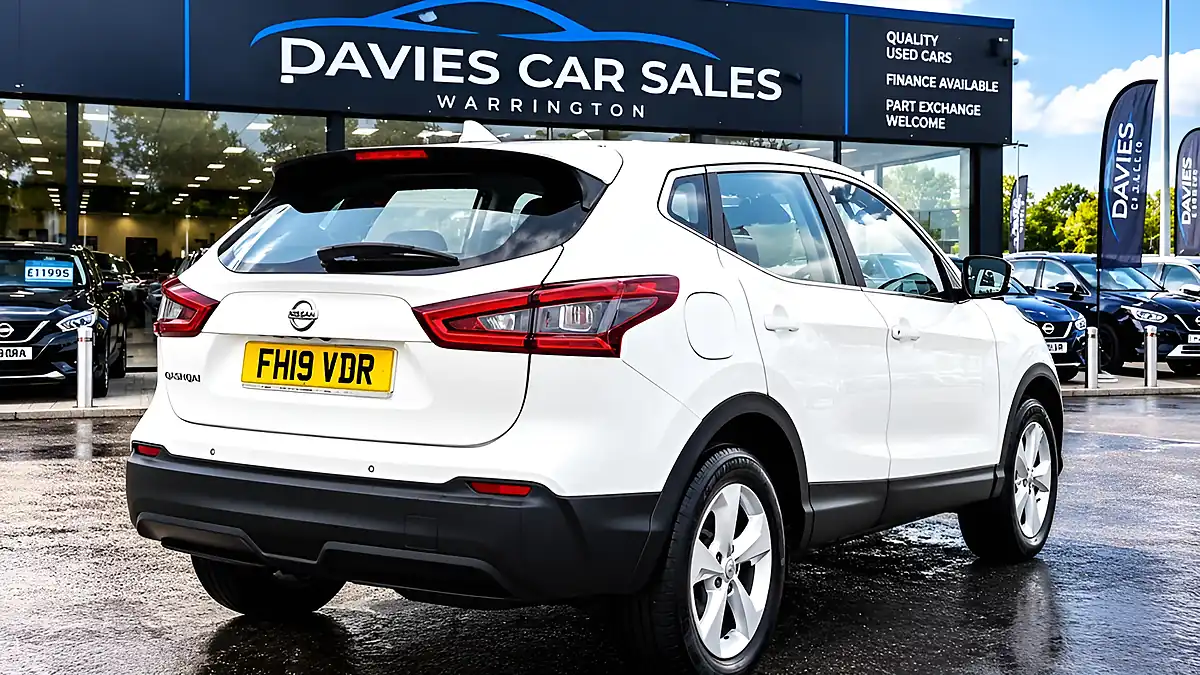 Used 2019 Nissan Qashqai Acenta Premium White - Interior and Exterior details 9
