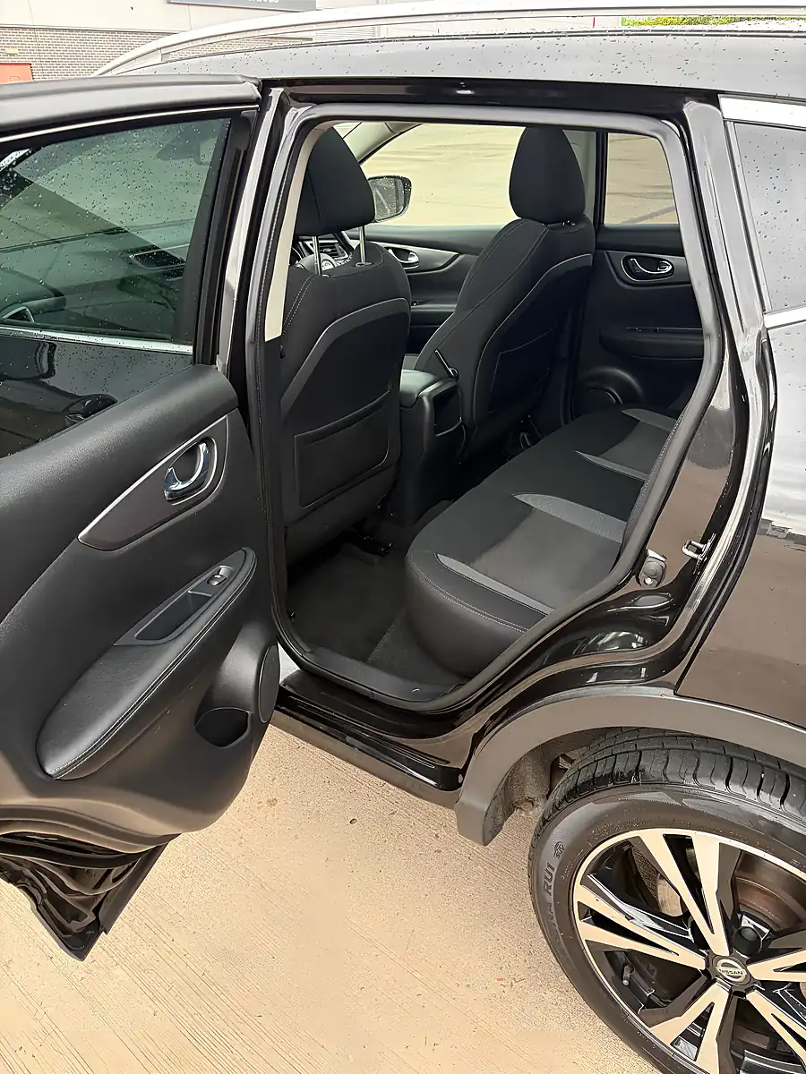 Used 2019 Nissan Qashqai N-Connecta Black - Interior and Exterior details 10
