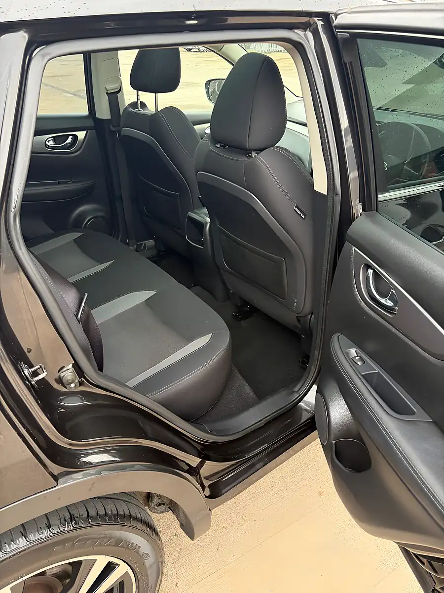 Used 2019 Nissan Qashqai N-Connecta Black - Interior and Exterior details 11
