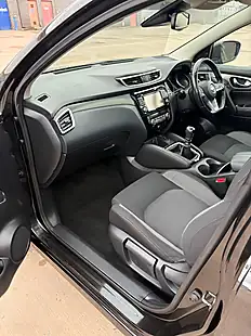 Used 2019 Nissan Qashqai N-Connecta Black - Interior and Exterior details 12