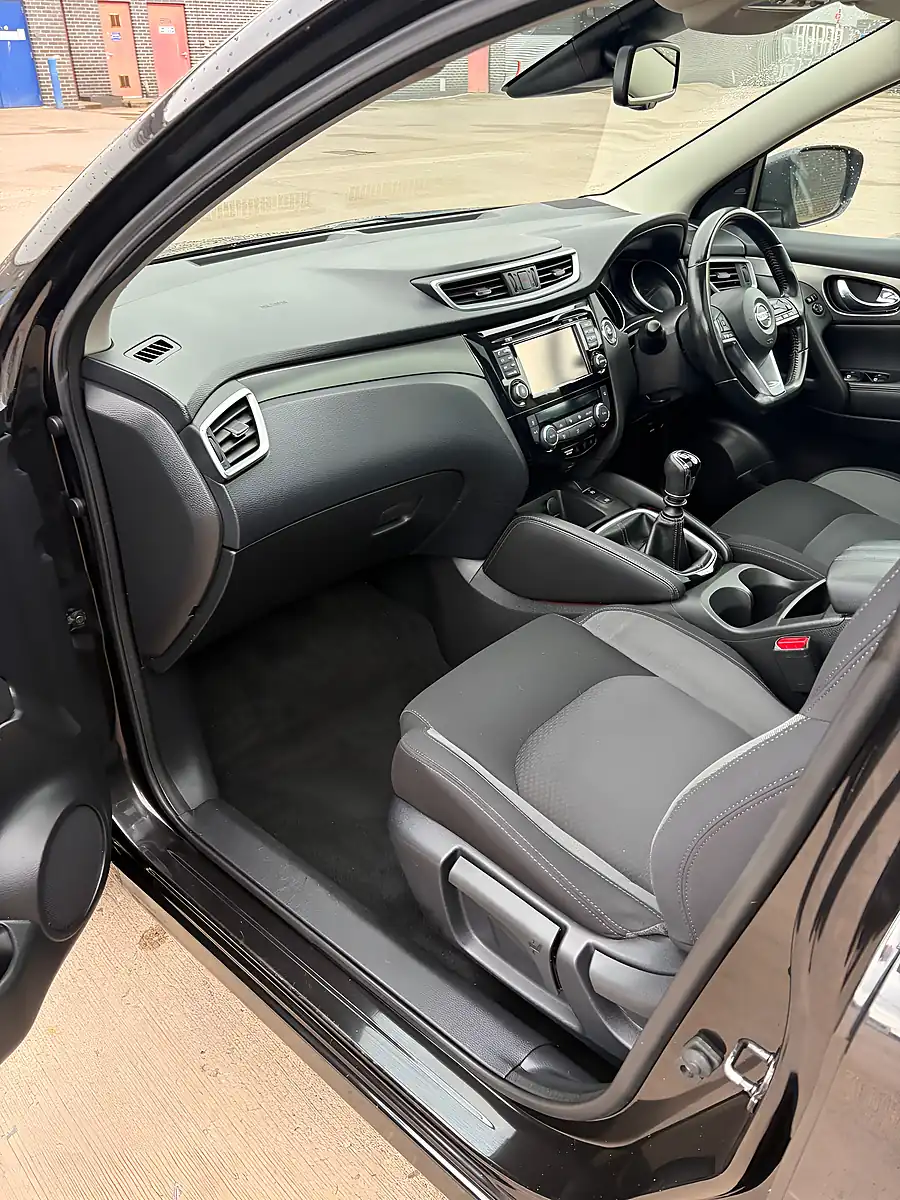 Used 2019 Nissan Qashqai N-Connecta Black - Interior and Exterior details 12