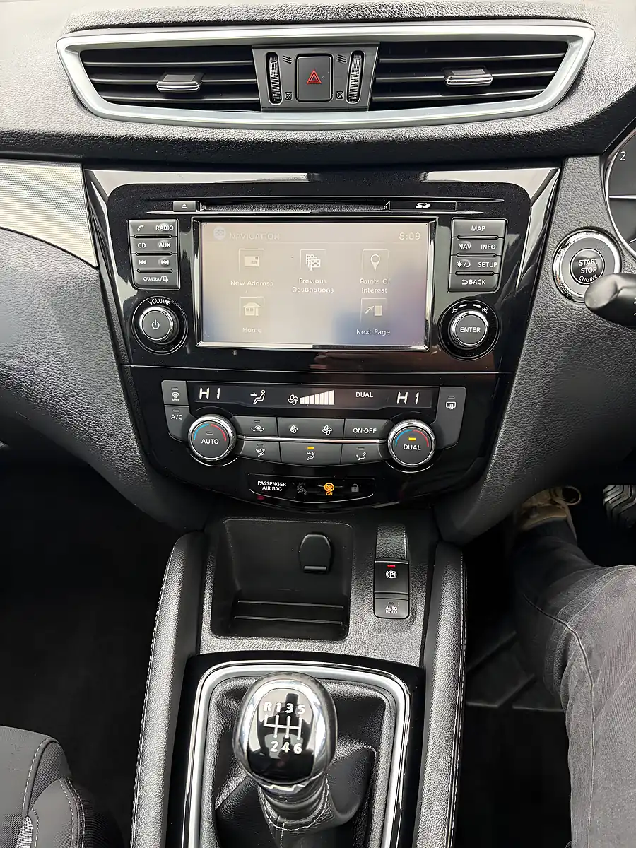 Used 2019 Nissan Qashqai N-Connecta Black - Interior and Exterior details 13