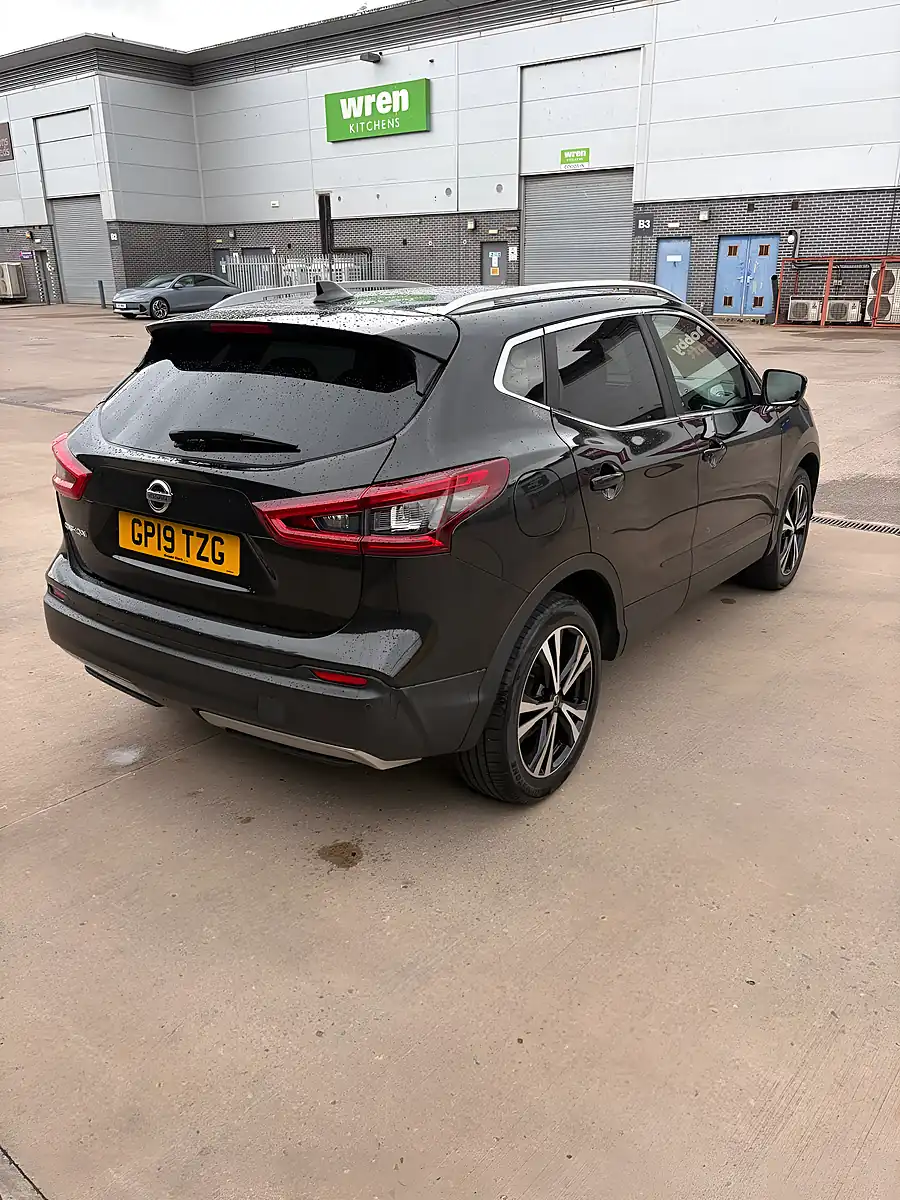 Used 2019 Nissan Qashqai N-Connecta Black - Interior and Exterior details 5