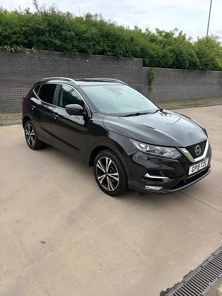 Used 2019 Nissan Qashqai N-Connecta Black - Interior and Exterior details 7