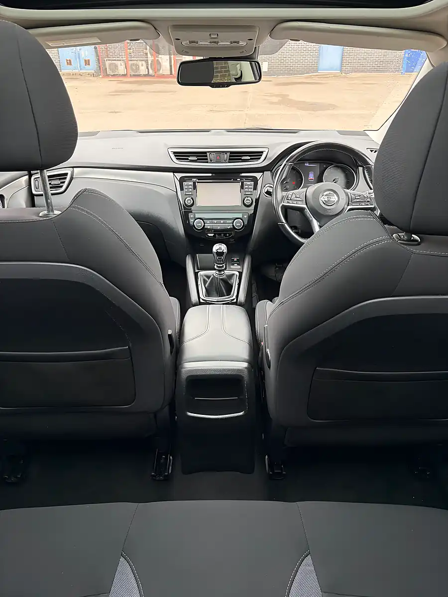 Used 2019 Nissan Qashqai N-Connecta Black - Interior and Exterior details 9