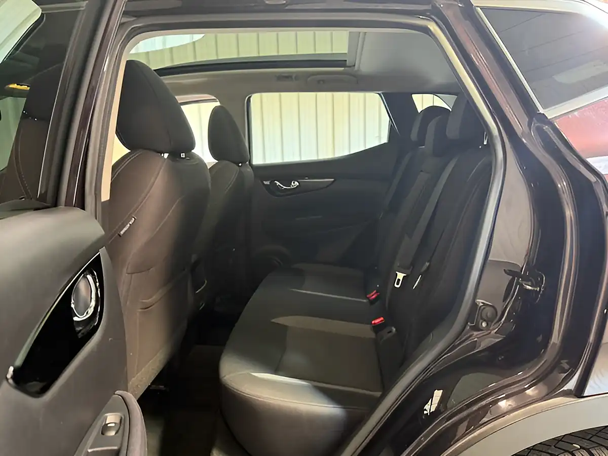 Used 2019 Nissan Qashqai N-Connecta Black - Interior and Exterior details 11