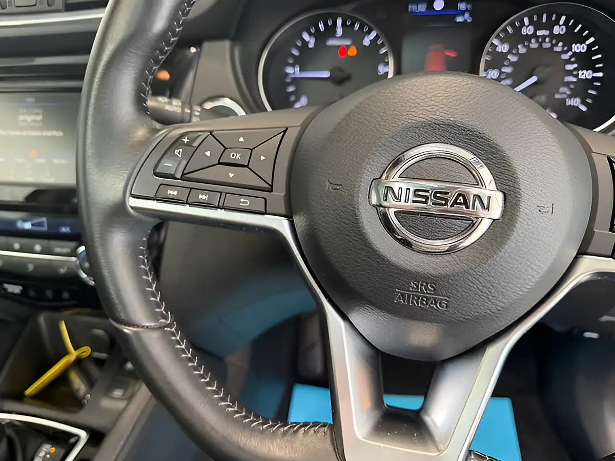Used 2019 Nissan Qashqai N-Connecta Black - Interior and Exterior details 13