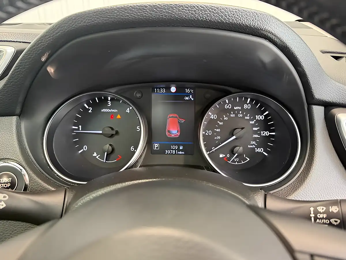 Used 2019 Nissan Qashqai N-Connecta Black - Interior and Exterior details 15