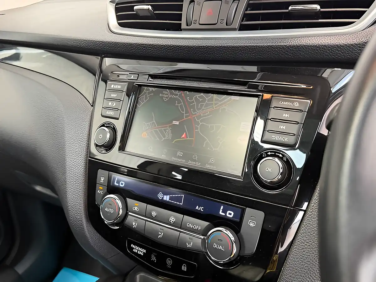 Used 2019 Nissan Qashqai N-Connecta Black - Interior and Exterior details 17