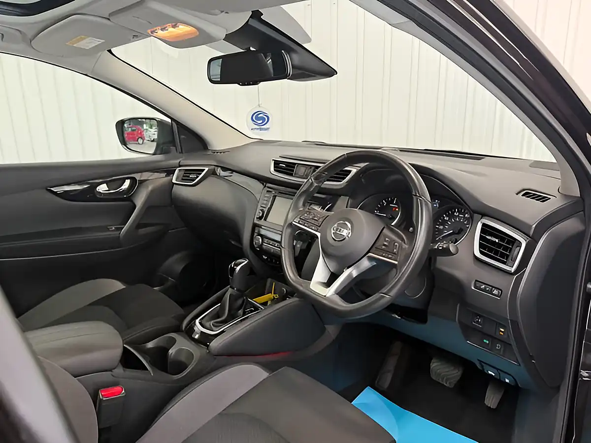 Used 2019 Nissan Qashqai N-Connecta Black - Interior and Exterior details 7