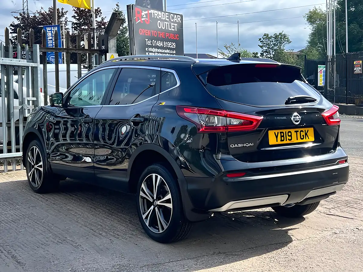 Used 2019 Nissan Qashqai N-Connecta Black - Interior and Exterior details 10