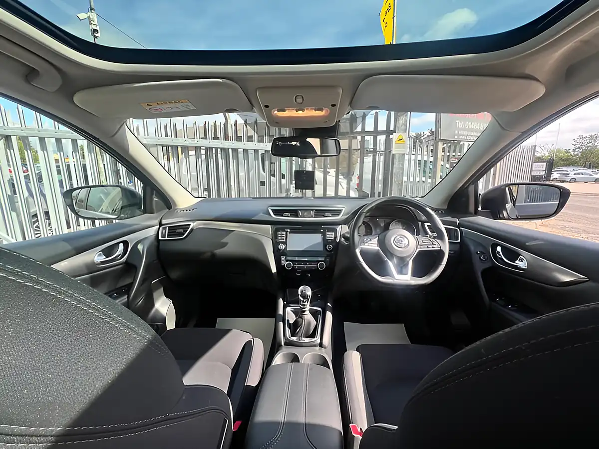 Used 2019 Nissan Qashqai N-Connecta Black - Interior and Exterior details 12