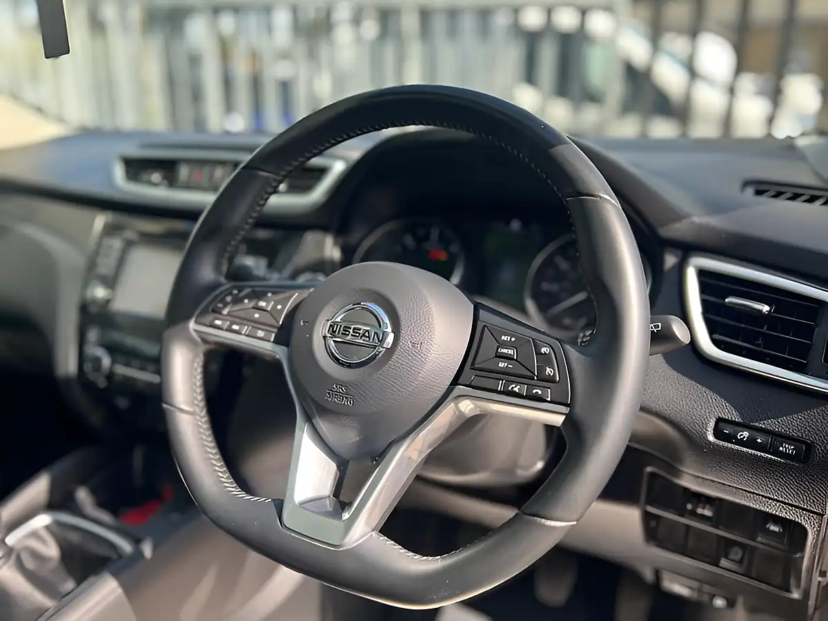 Used 2019 Nissan Qashqai N-Connecta Black - Interior and Exterior details 14