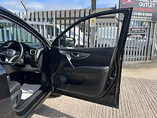 Used 2019 Nissan Qashqai N-Connecta Black - Interior and Exterior details 16