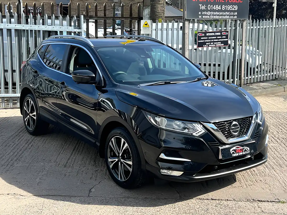 Used 2019 Nissan Qashqai N-Connecta Black - Interior and Exterior details 4