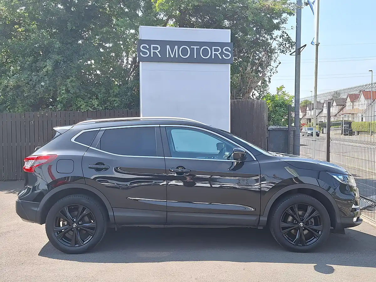 Used 2019 Nissan Qashqai N-Connecta Black - Interior and Exterior details 6