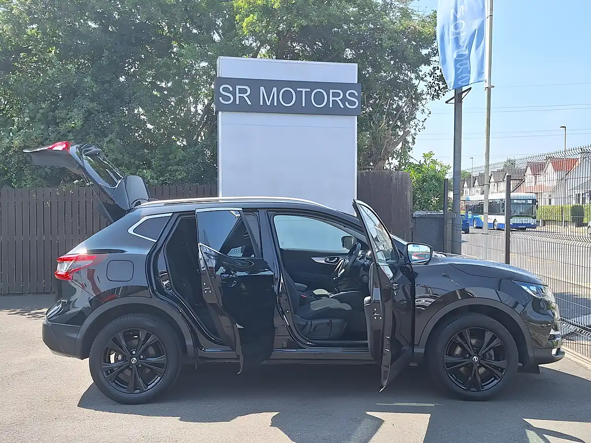 Used 2019 Nissan Qashqai N-Connecta Black - Interior and Exterior details 7