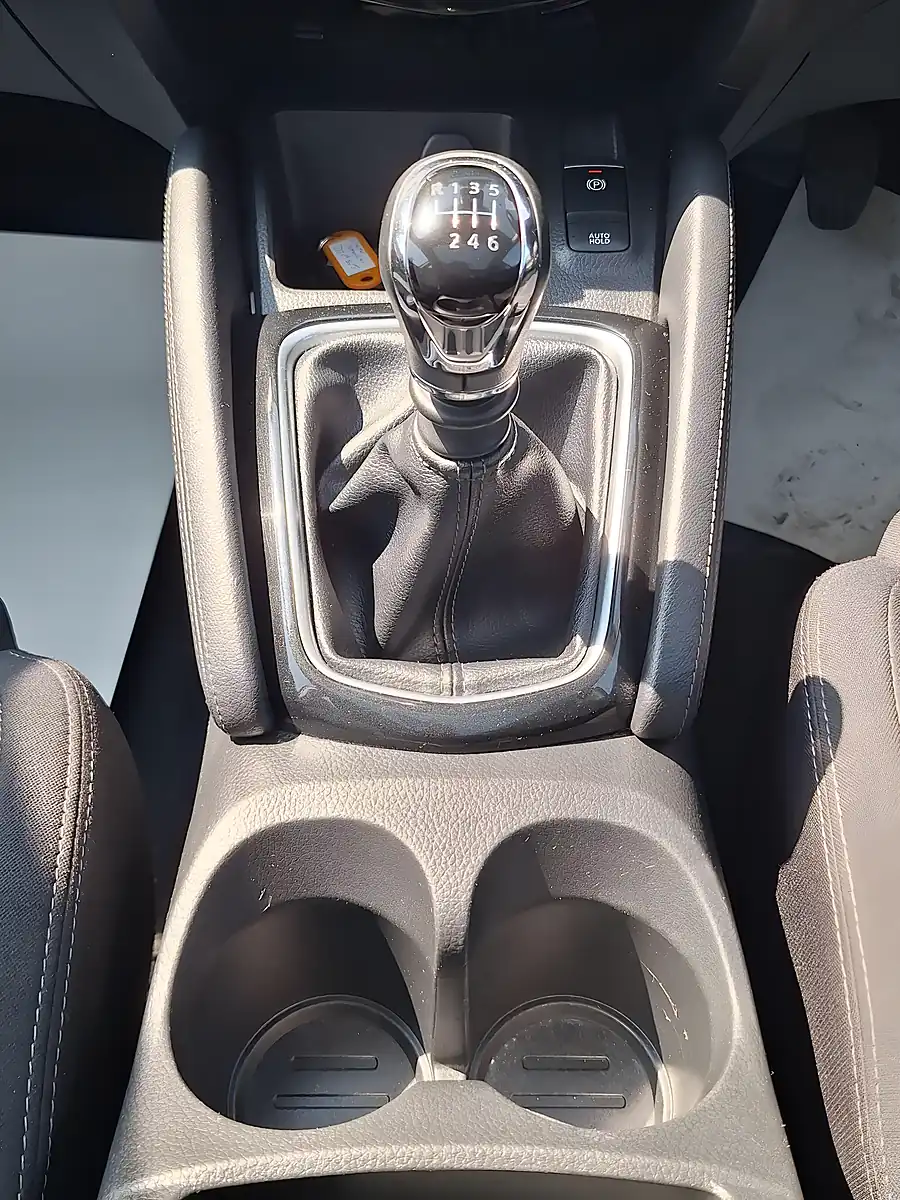 Used 2019 Nissan Qashqai N-Connecta Black - Interior and Exterior details 9