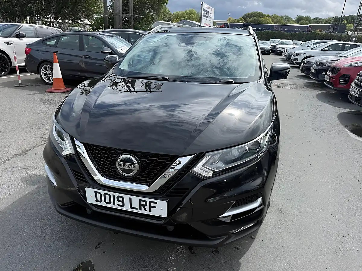 Used 2019 Nissan Qashqai N-Connecta Black - Interior and Exterior details 11