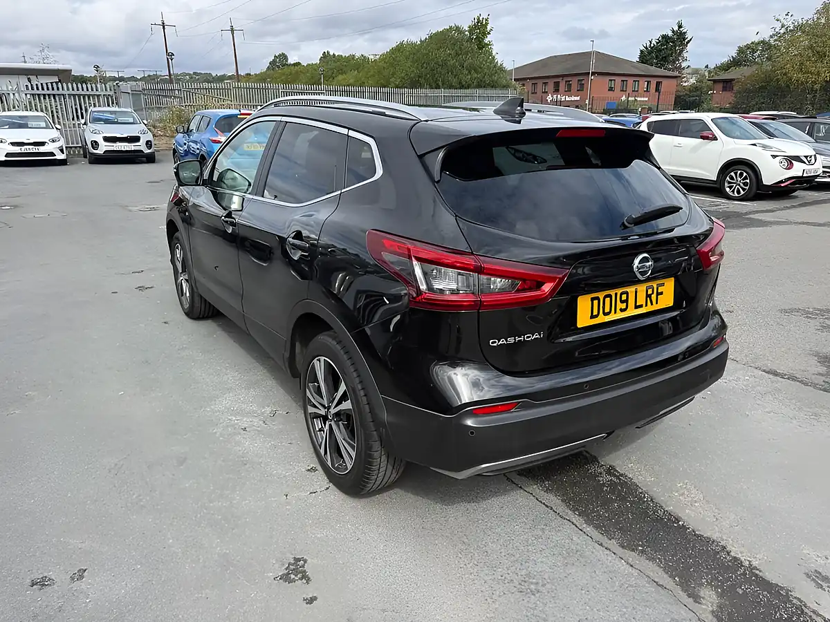 Used 2019 Nissan Qashqai N-Connecta Black - Interior and Exterior details 12
