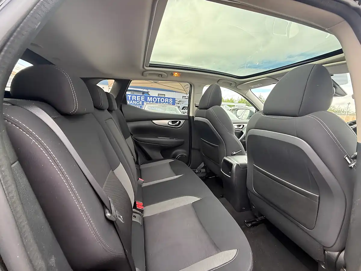 Used 2019 Nissan Qashqai N-Connecta Black - Interior and Exterior details 15